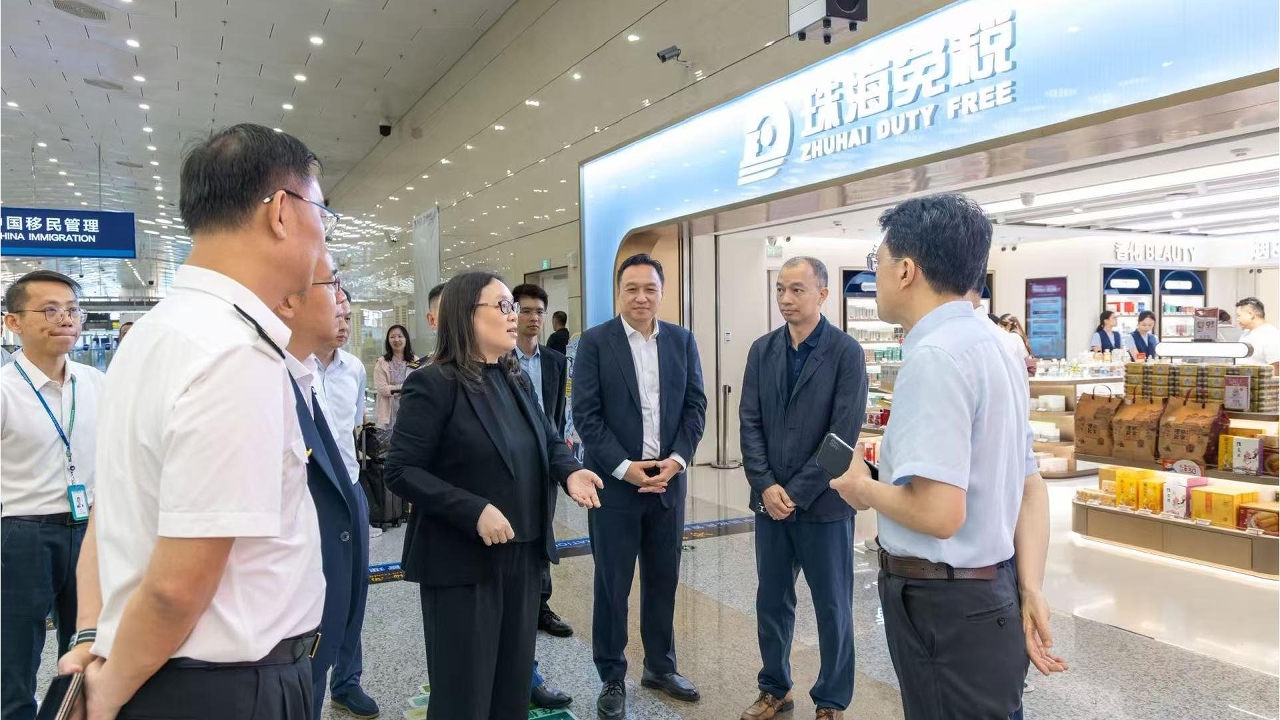 合作区执委会主任吴惠娴调研横琴口岸进境免税店：五周年新起点，擦亮 “文旅购物桃花源”金名片