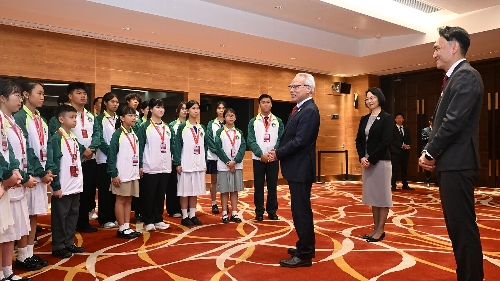 CE encourages students to convey to the public the Central Government’s care for Macao