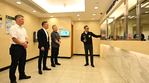 保安司司長巡視國慶安保工作落實情況 慰問堅守崗位前線人員
