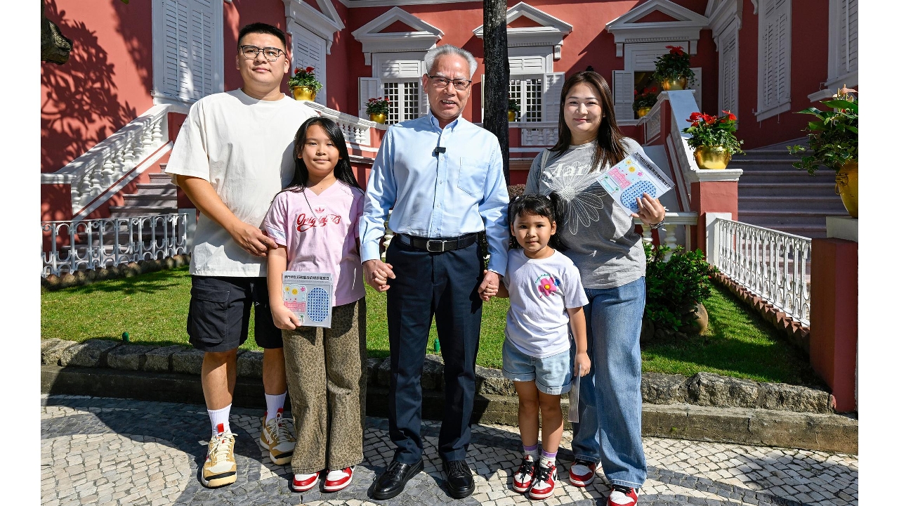 岑浩辉与公众相聚政总
共度开放日欢乐时光