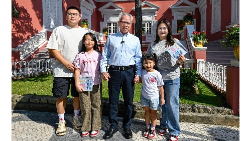 岑浩辉与公众相聚政总
共度开放日欢乐时光