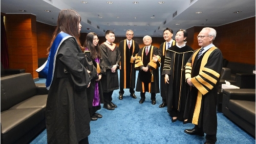 行政长官岑浩辉出席澳门旅游大学2026年毕业典礼。