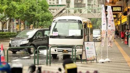 政府跨部门代表向传媒介绍“「休」游巴士．社区探趣”第二阶段的升级优化内容。
