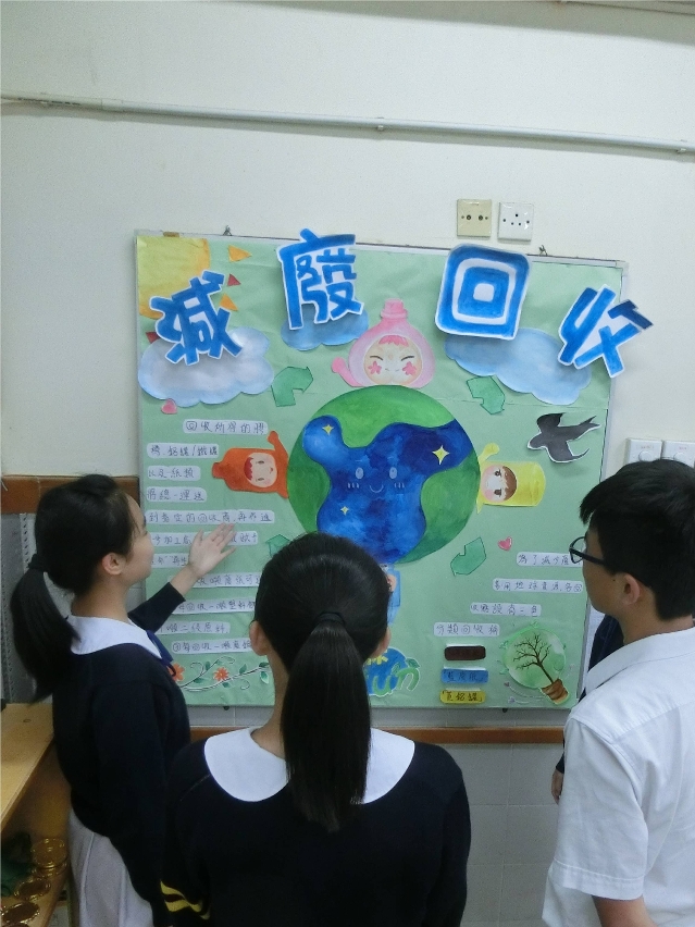 Instalação de placas informáticas sobre a protecção ambiental para transmitir aos estudantes a importância da protecção ambiental.