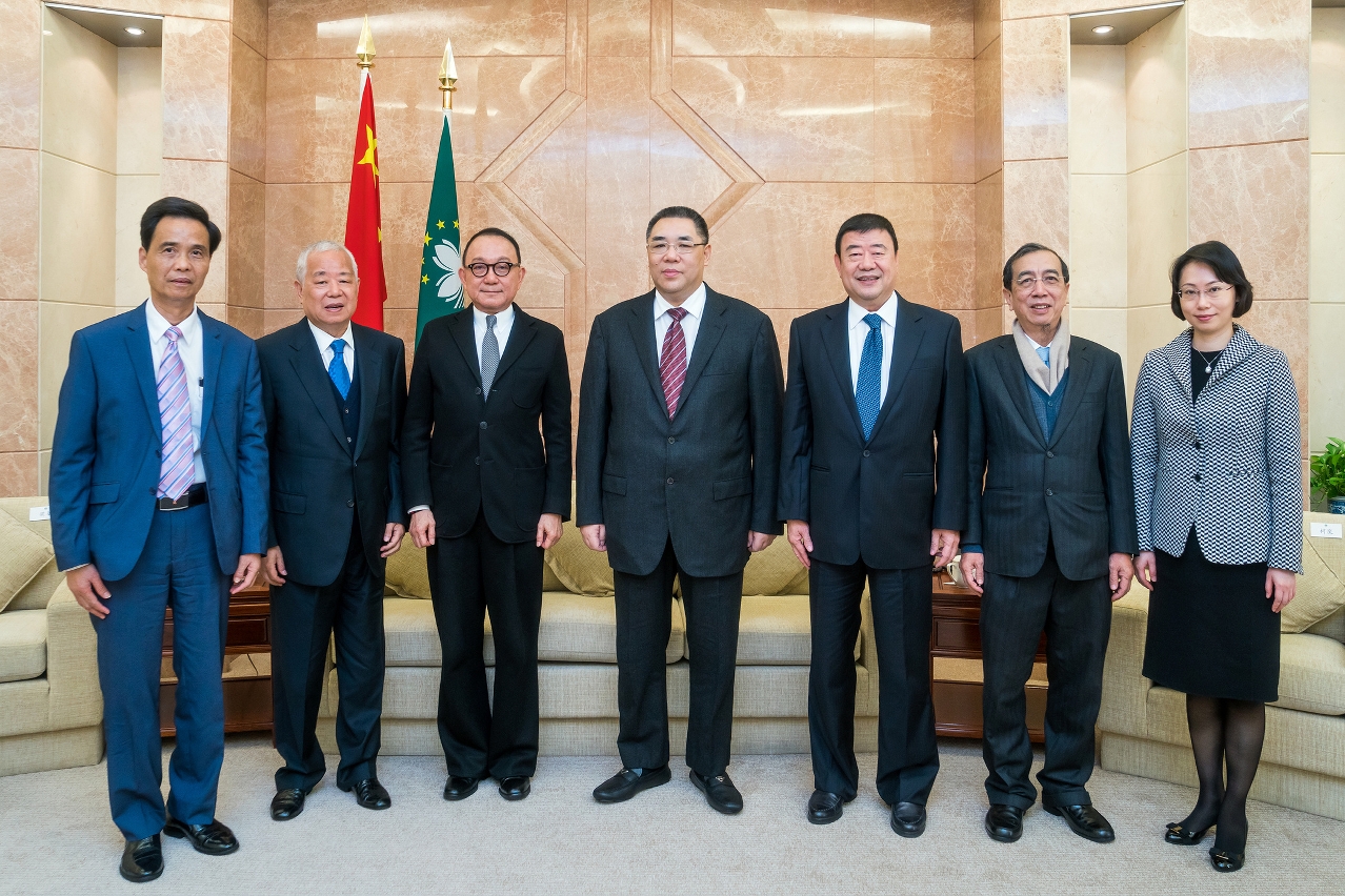 Chefe do Executivo, Chui Sai On, tem encontro com representantes dos membros de Macau no Comité Nacional da Conferência Consultiva Política do Povo Chinês.