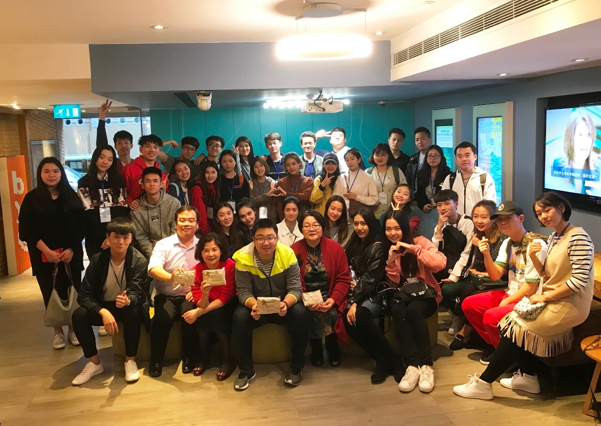 交流團瞭解大學生中心運作