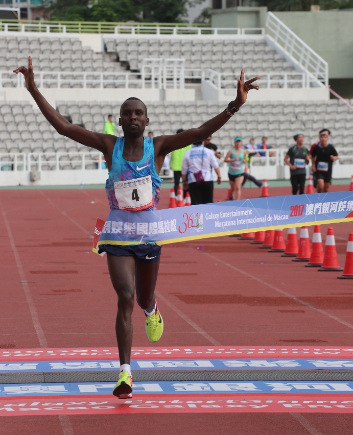 Felix Kiptoo Kirwa venceu e bateu o recorde da maratona dos masculinos