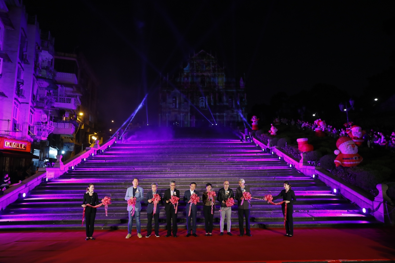 Alexis Tam and other personages officiate the kick-off ceremony for “Macao Light Festival 2017 – AMOR MACAU”