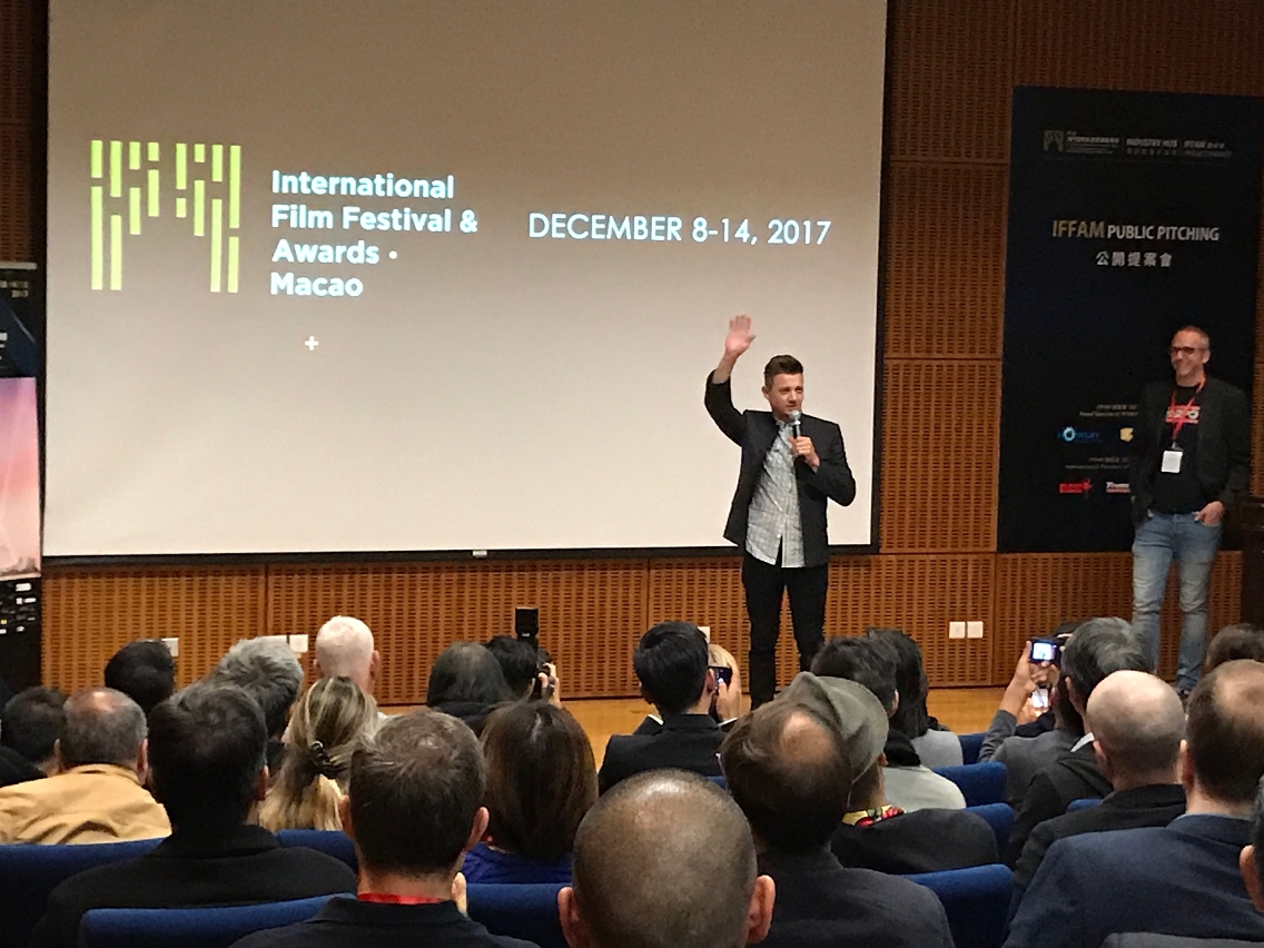 Jeremy Renner em aparição surpresa no Mercado de Projectos do IFFAM