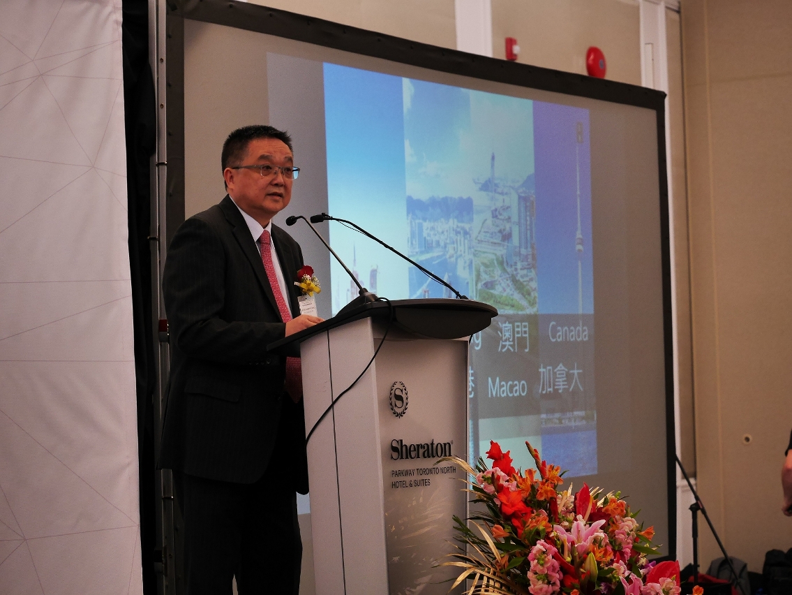 O Presidente do IPIM, Dr. Jackson Chang, discursa durante a sessão em Toronto