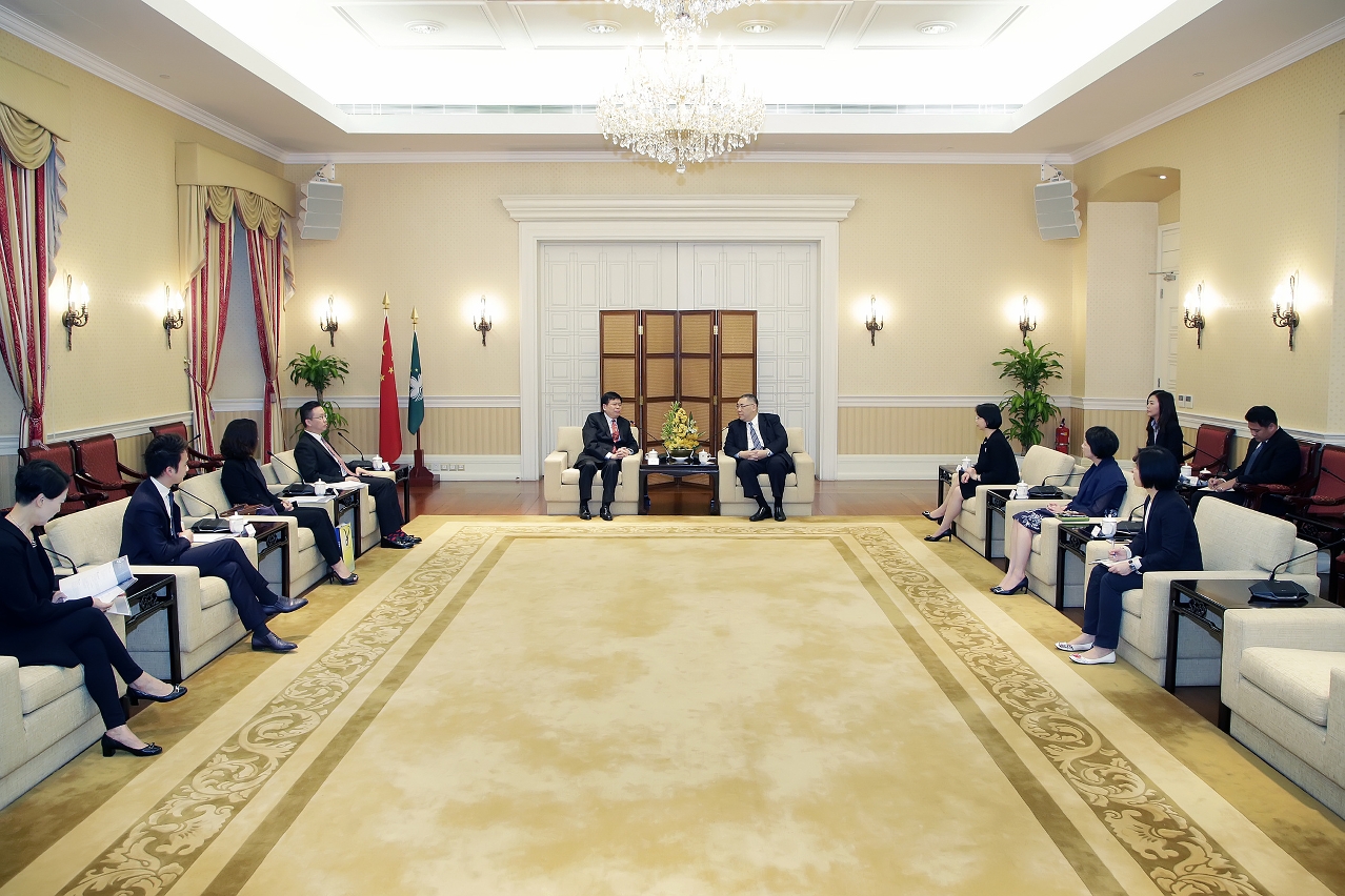 Encontro entre o Chefe do Executivo, Chui Sai On, e os representantes da comissão organizadora do “Boao Asia Development Forum (Macau) 2017”