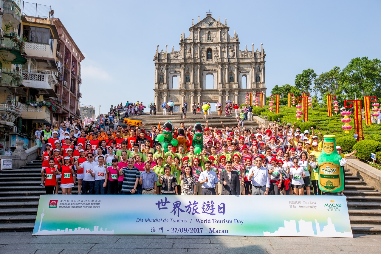 MGTO officials and guests with Tray Race competitors