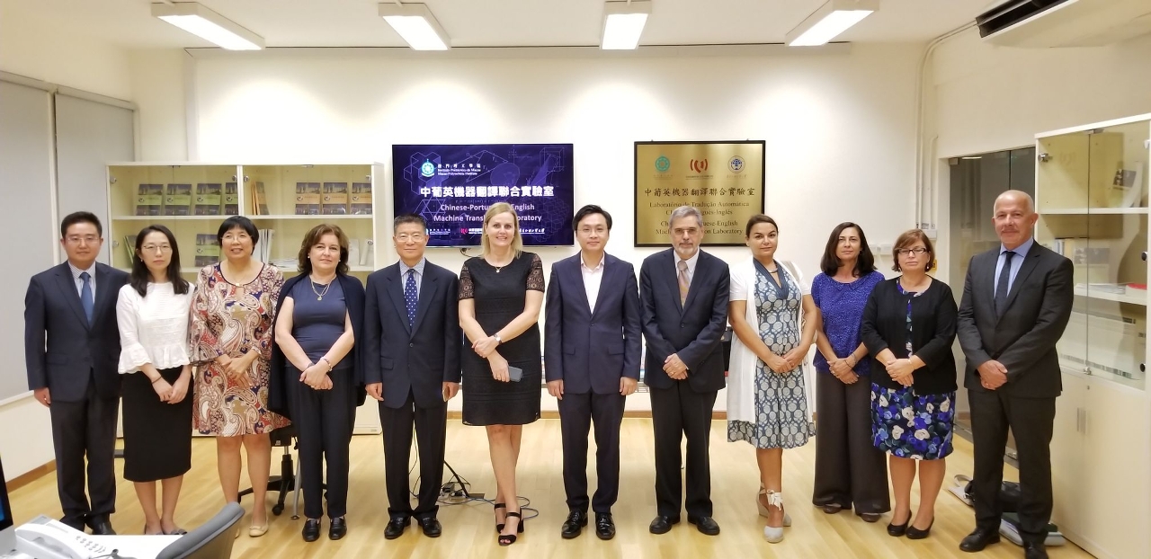 Dr. Florika Fink-Hooijer, Director-General of the Department for Interpretation (sixth from left), visits MPI’s Chinese-Portuguese-English Machine Translation Laboratory