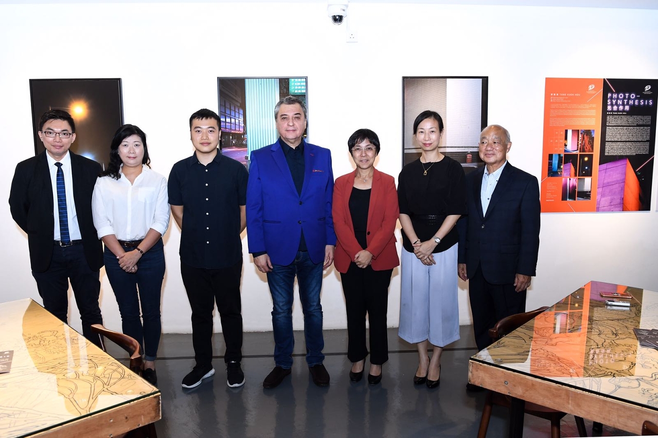 President of IFT, Dr. Fanny Vong, local artist Mr. Tang Kuok Hou and guests took a group photo.