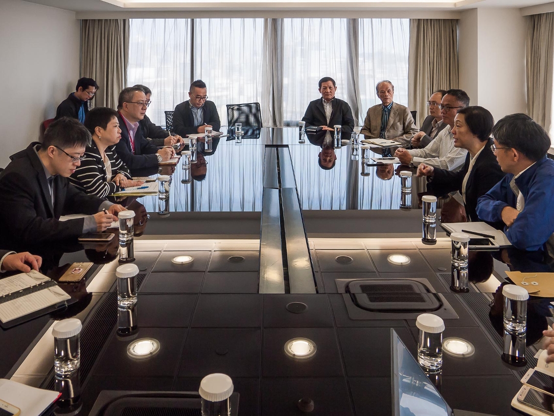 Encontro entre o Grupo de trabalho interdepartamental para os preços dos combustíveis e a Associação dos Industriais de Combustíveis de Macau e as agências dos produtos petrolíferos