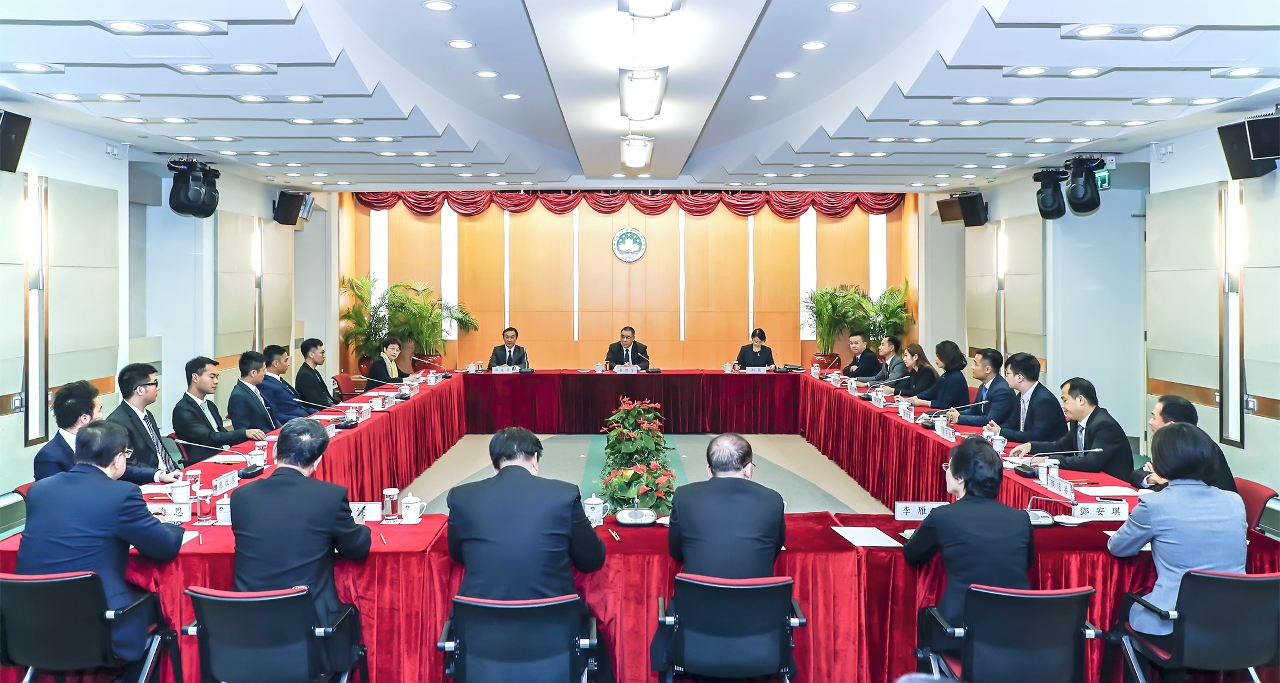 行政長官崔世安聽取全國青聯澳區委員施政意見