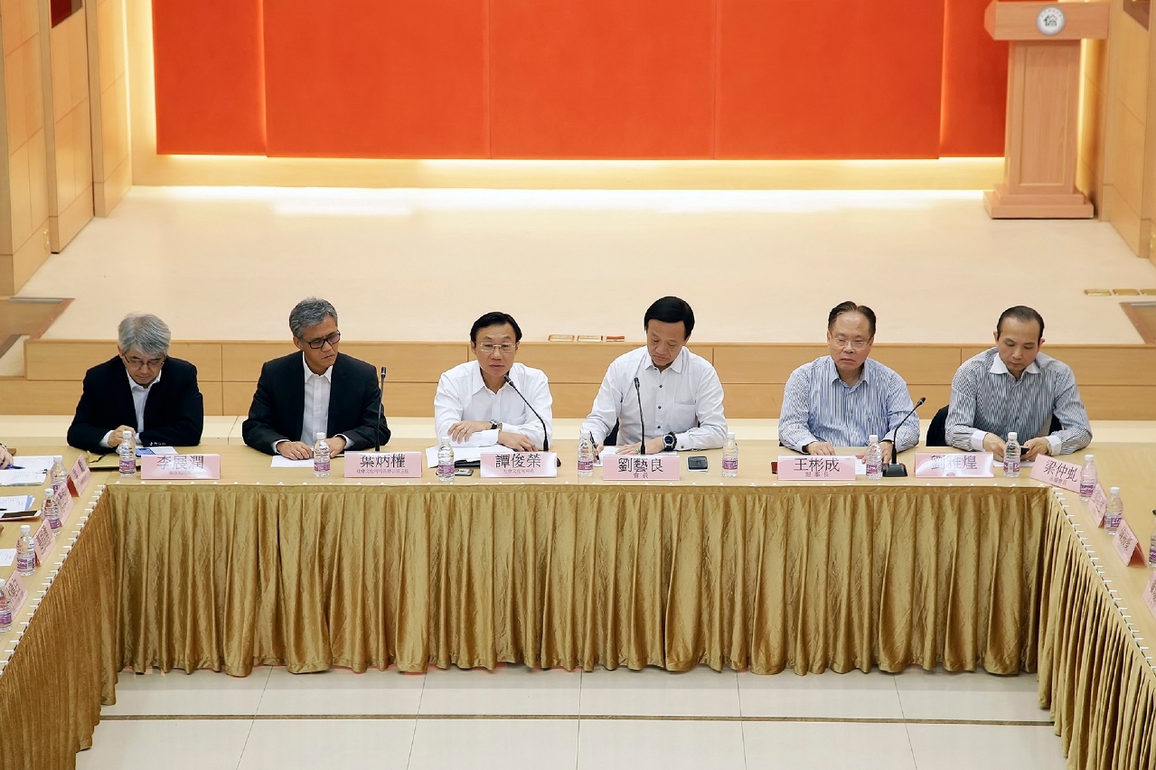 譚俊榮與澳門歸僑總會代表座談