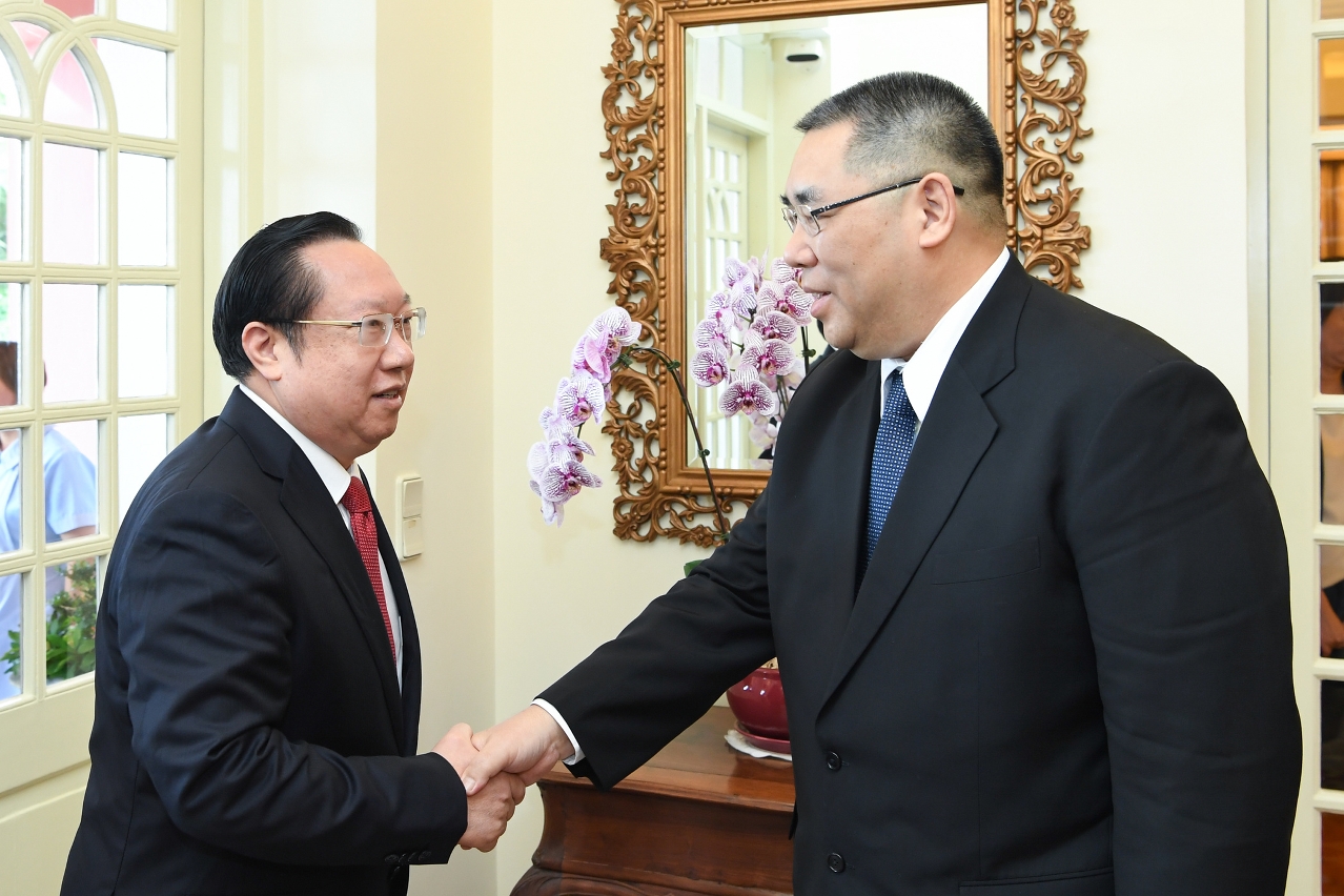 Chefe do Executivo reúne-se com o governador da província de Hubei