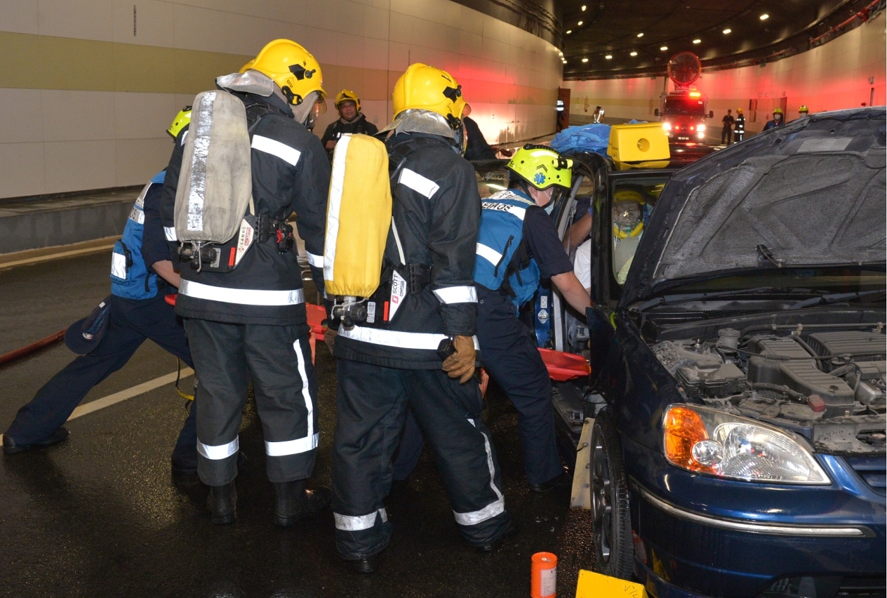 Simulacro de acidente de viação no túnel subaquático do Novo Campus da Universidade de Macau na Ilha de Hengqin