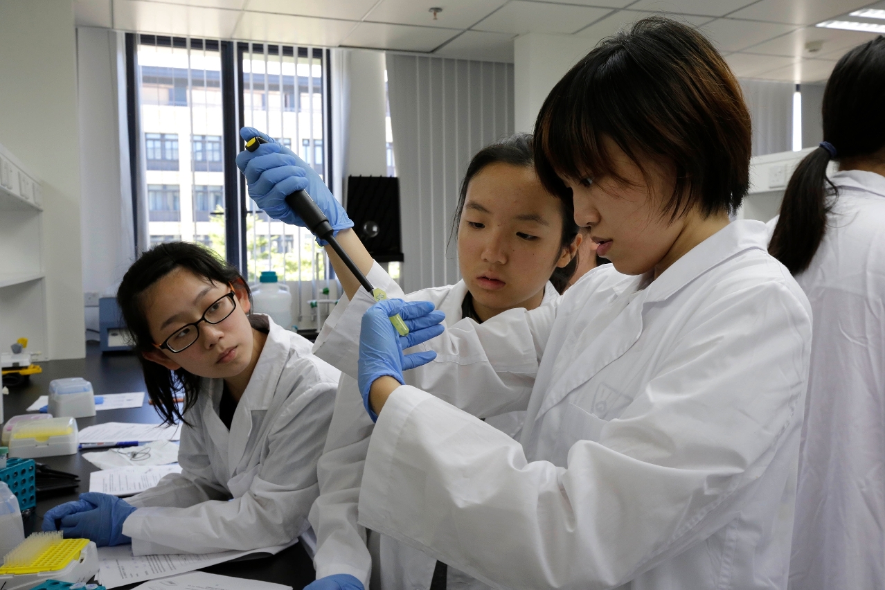 澳大生物醫學夏令營增強青少年科研興趣