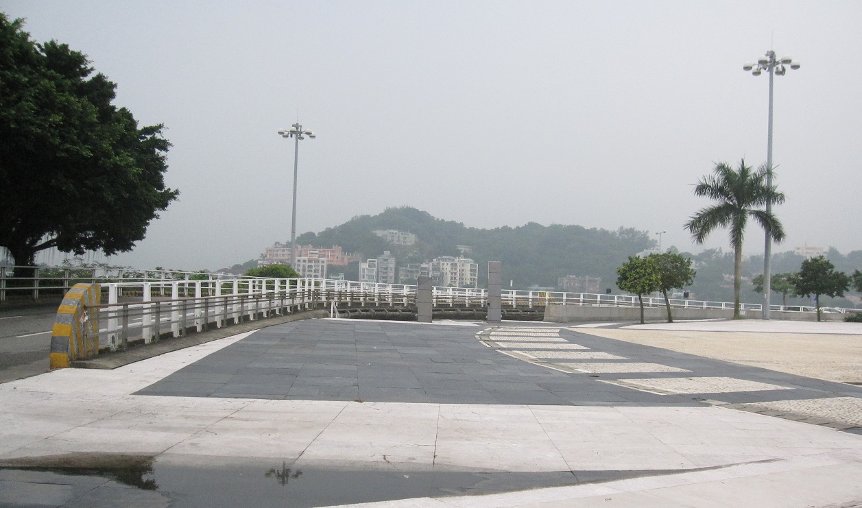 西灣湖廣場增排污隔油設施