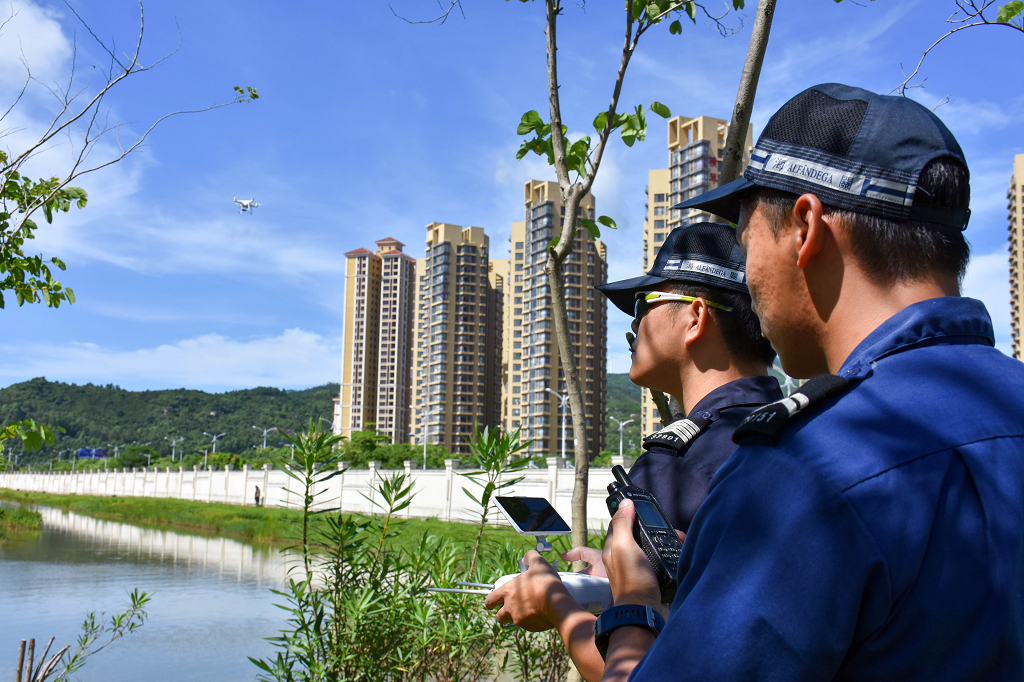 海關無人機小隊協助鎖定非法入境者位置