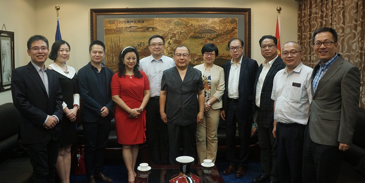 A delegação empresarial de Macau fez uma visita de cortesia ao Senhor Embaixador da China em Cabo Verde, Dr. Du Xiaocong.