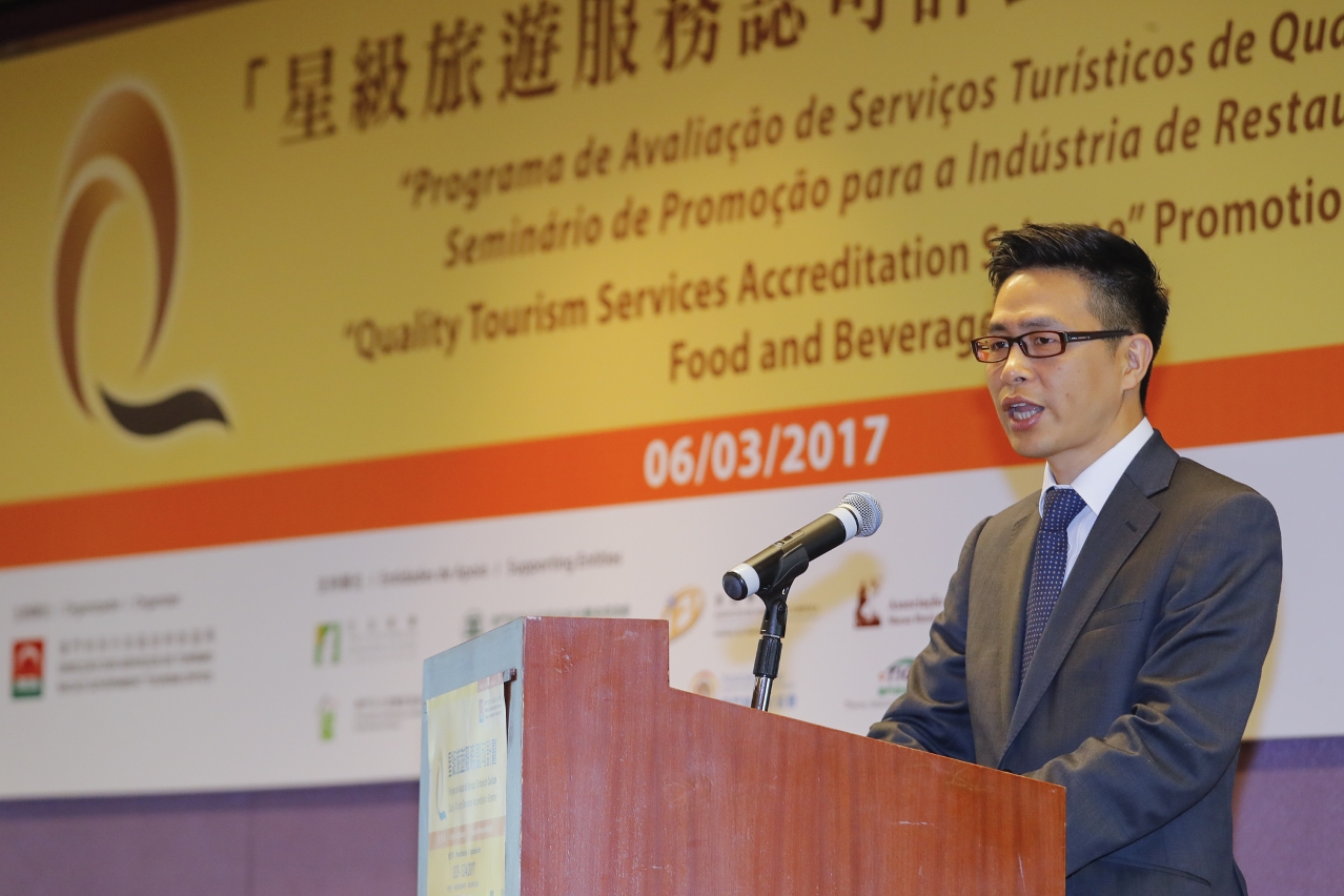 Subdirector da DST, Cheng Wai Tong, incentiva os operadores a inscreverem-se no programa