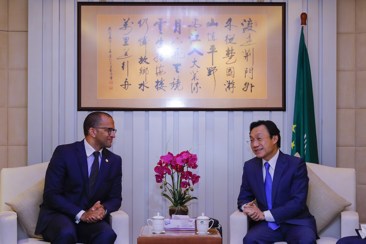 社會文化司司長譚俊榮與佛得角共和國文化及創意產業部部長文森特會面