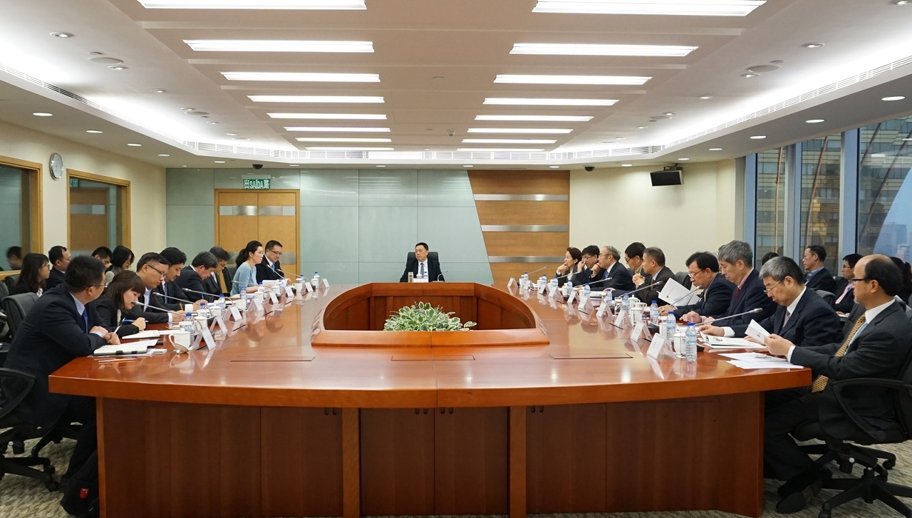 內地名優中藥企業和行業協會代表與經濟財政司梁維特司長進行座談