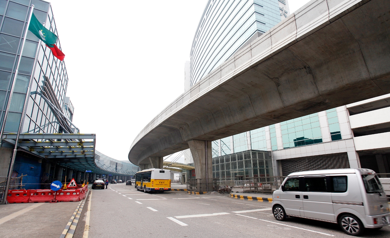 澳門國際機場旁行車天橋將進行結構加固及維修。