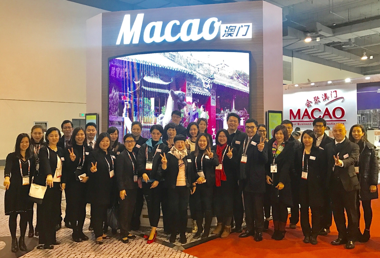 IPIM´s representatives and the Macao delegation of convention, exhibition and tourism industries in front of the “Macao Pavilion” at the IT&CM China 2017.