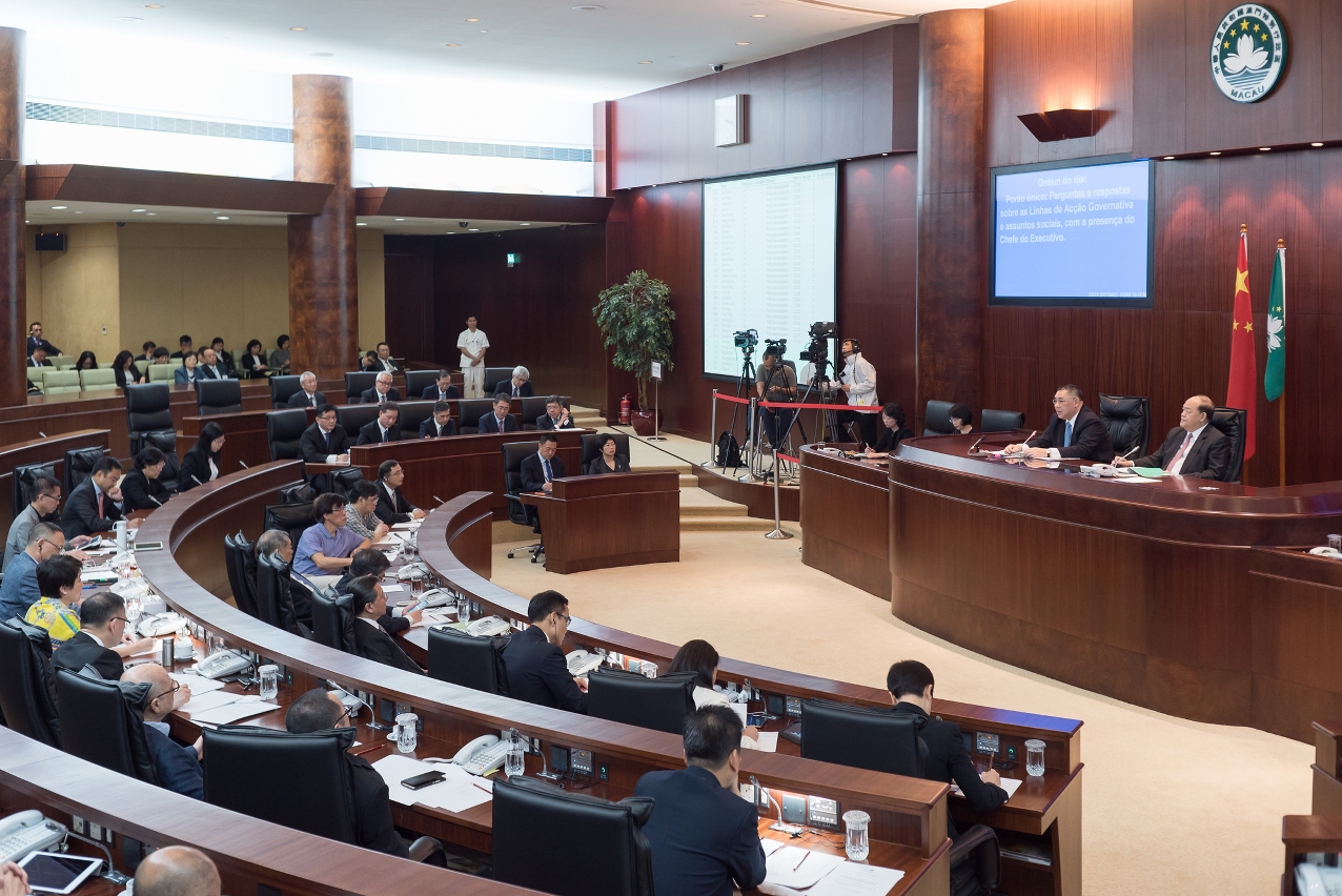 The Chief Executive, Mr Chui Sai On, takes legislators’ questions on Government policy and social issues during a plenary session of the Legislative Assembly.