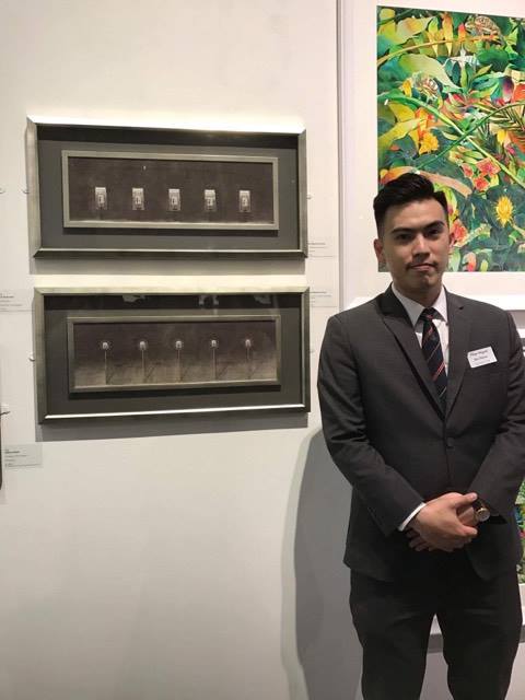 蘇文樂於第205屆英國皇家水彩展留影