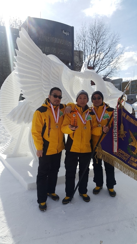 澳門的雪雕隊勇奪國際雪雕比賽冠軍