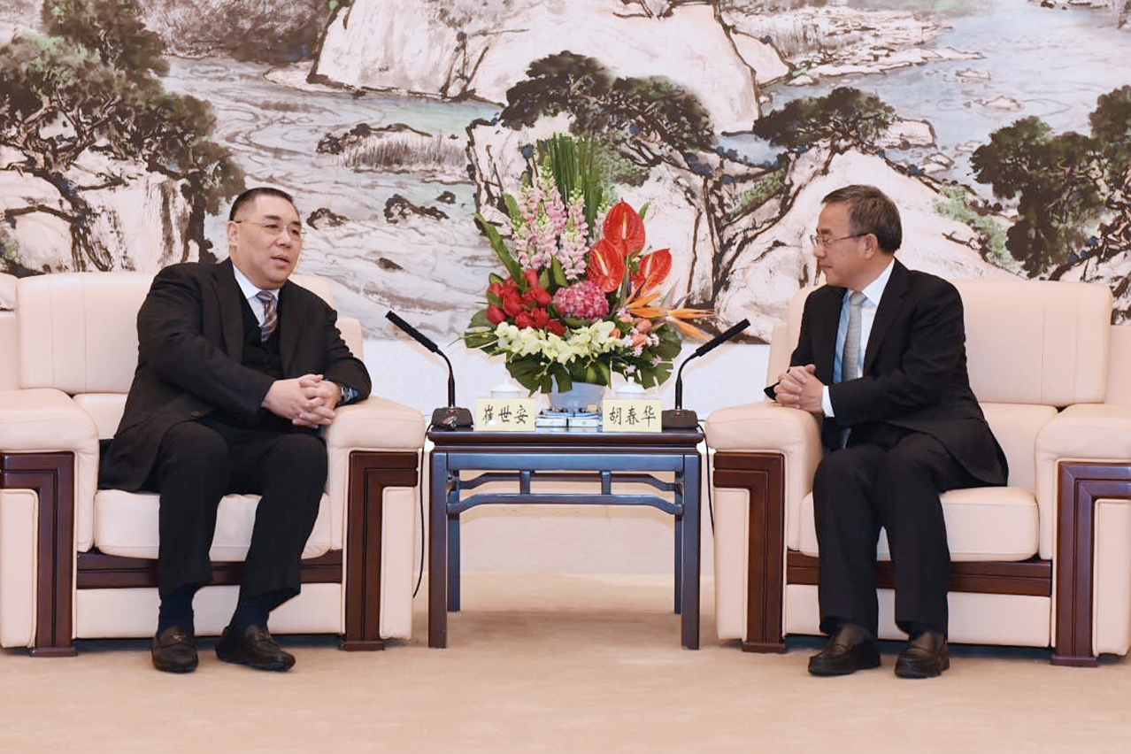 The Guangdong-Macao high-level meeting on the development of the “Belt and Road” initiative takes place in Guangzhou Prefecture, Guangdong Province.