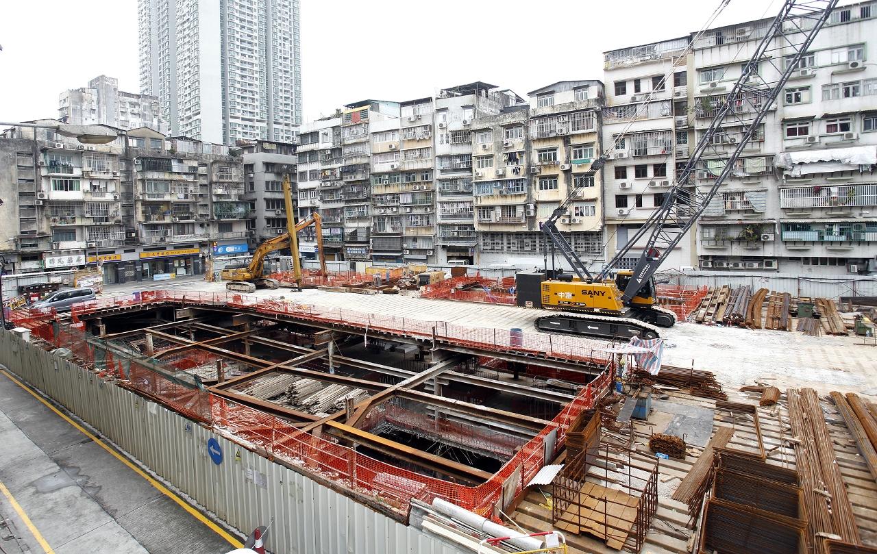 As obras relativas à construção das fundações e da estrutura da cave do Complexo Municipal ficarão brevemente concluídas.