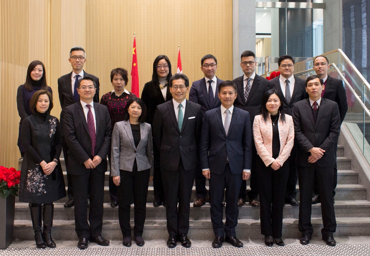 Members of the Working Group on Enhancing Hong Kong/Macao Economic Cooperation pose for a group photograph.