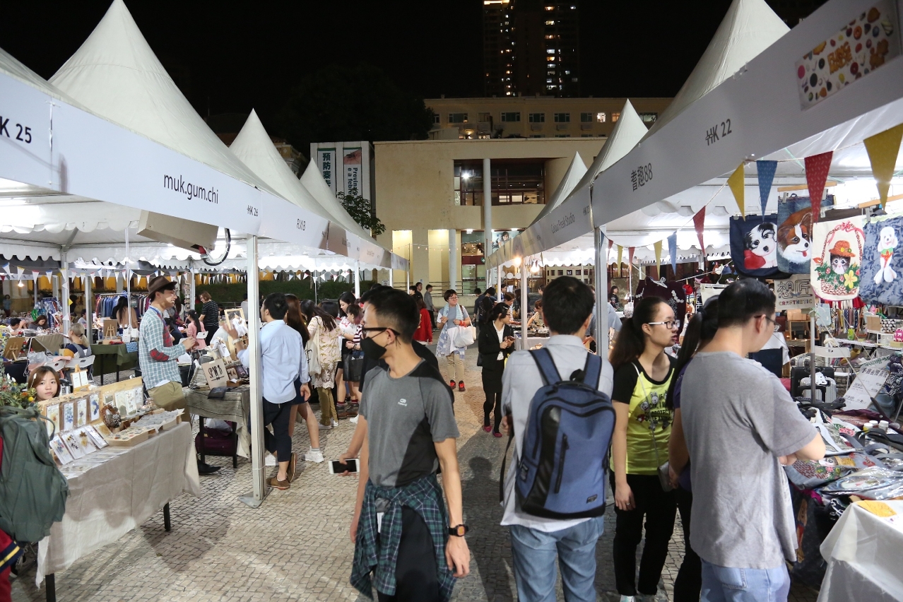 In addition to thousands of cultural and creative products for the public to select, the Tap Siac Craft Market also features several workshops and original music performances.