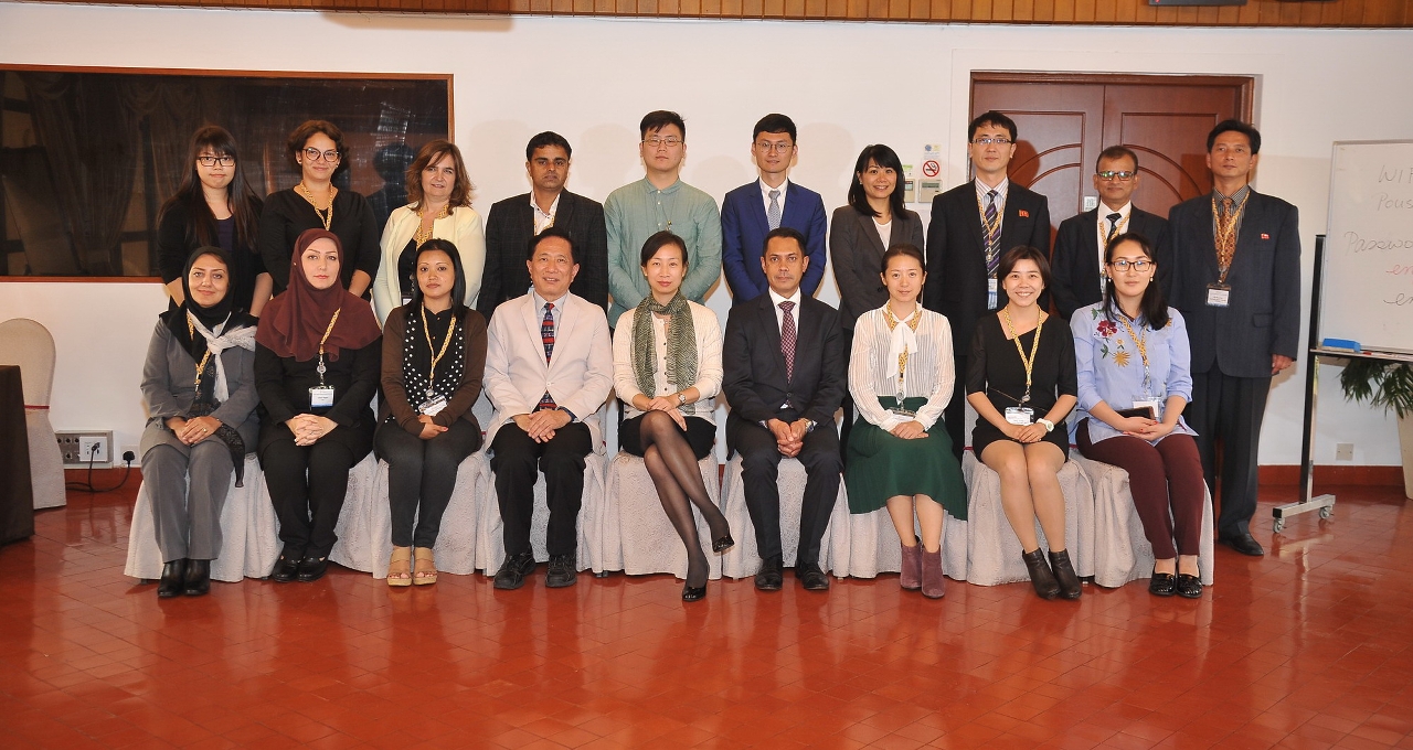 Group photo of IFT President, course leader and the participants.