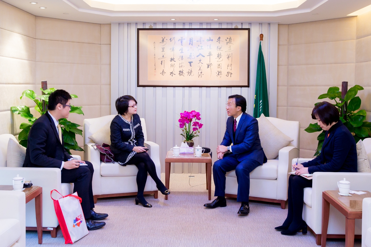Encontro do Secretário para os Assuntos Sociais e Cultura com a nova Cônsul-geral da República de Singapura em Hong Kong e em Macau