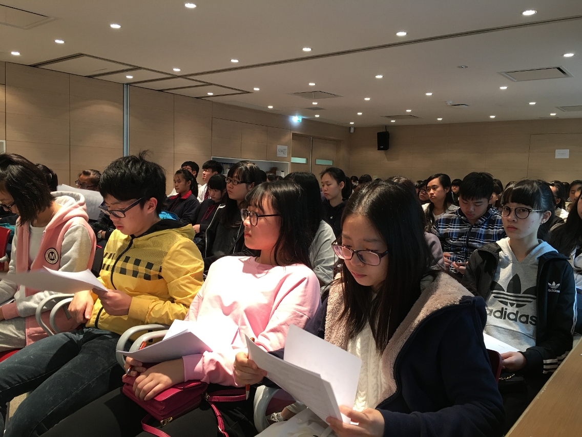 近百師生參加“尋・常”工作坊 導師提出建議期完善專題報告