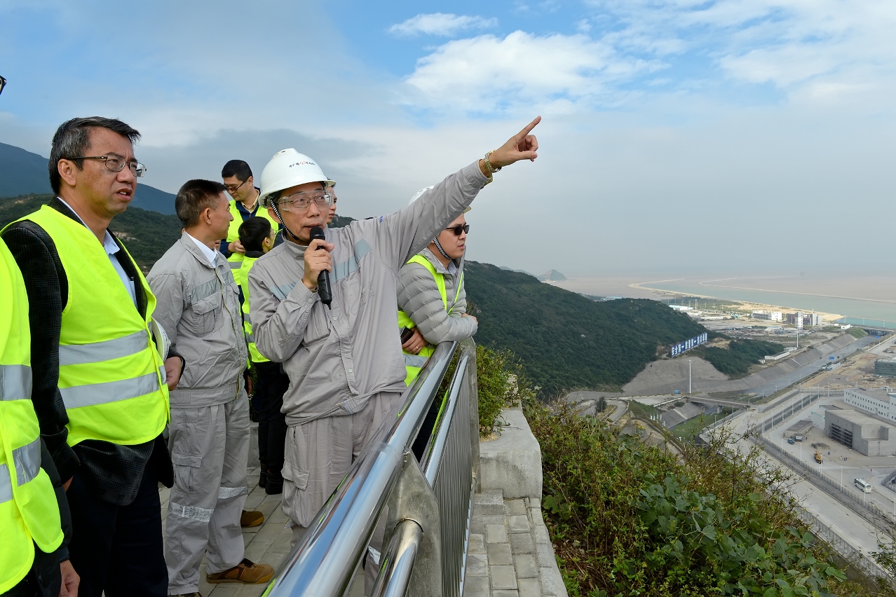 Members of the joint task group for nuclear safety are further briefed on the planning of Taishan Prefecture’s nuclear power plant, during a visit there.