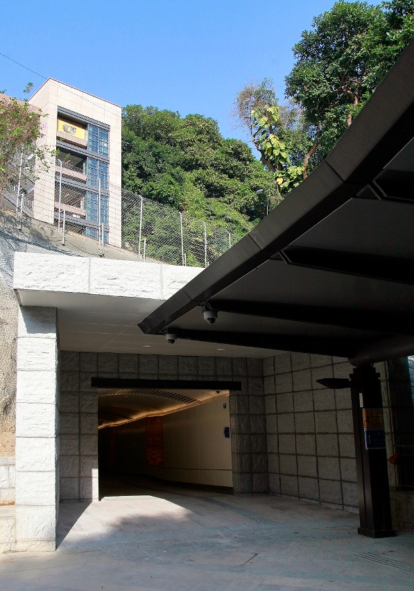 Abertura amanhã da passagem inferior junto do Pavilhão Cheok Kun com acesso ao trilho da Colina da Guia e respectivos elevadores.
