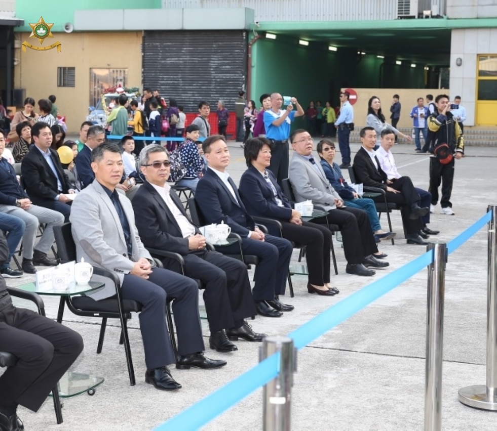 保安司黃少澤司長與各領導主管觀看表演