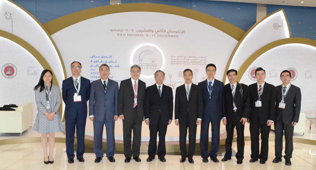 Fotografia conjunta da delegação da China no XXII Congresso da INTOSAI (quarto à esquerda: Director da Auditoria de Hong Kong, Sun Tak-kei