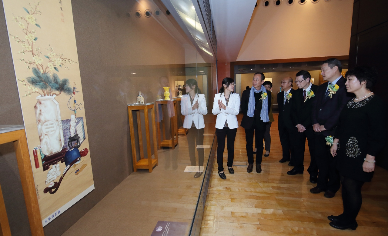 Os convidados visitaram a exposição