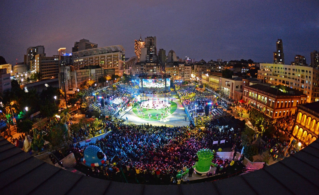 ‘Parade through Macao, Latin City’ gathers outstanding participating groups