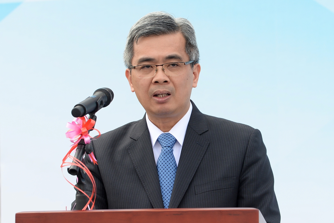The Secretary for Security, Mr Wong Sio Chak, delivers a speech at the launch ceremony, speaks at the launch ceremony of the measure enabling Macao-registered motor vehicles to enter Hengqin.