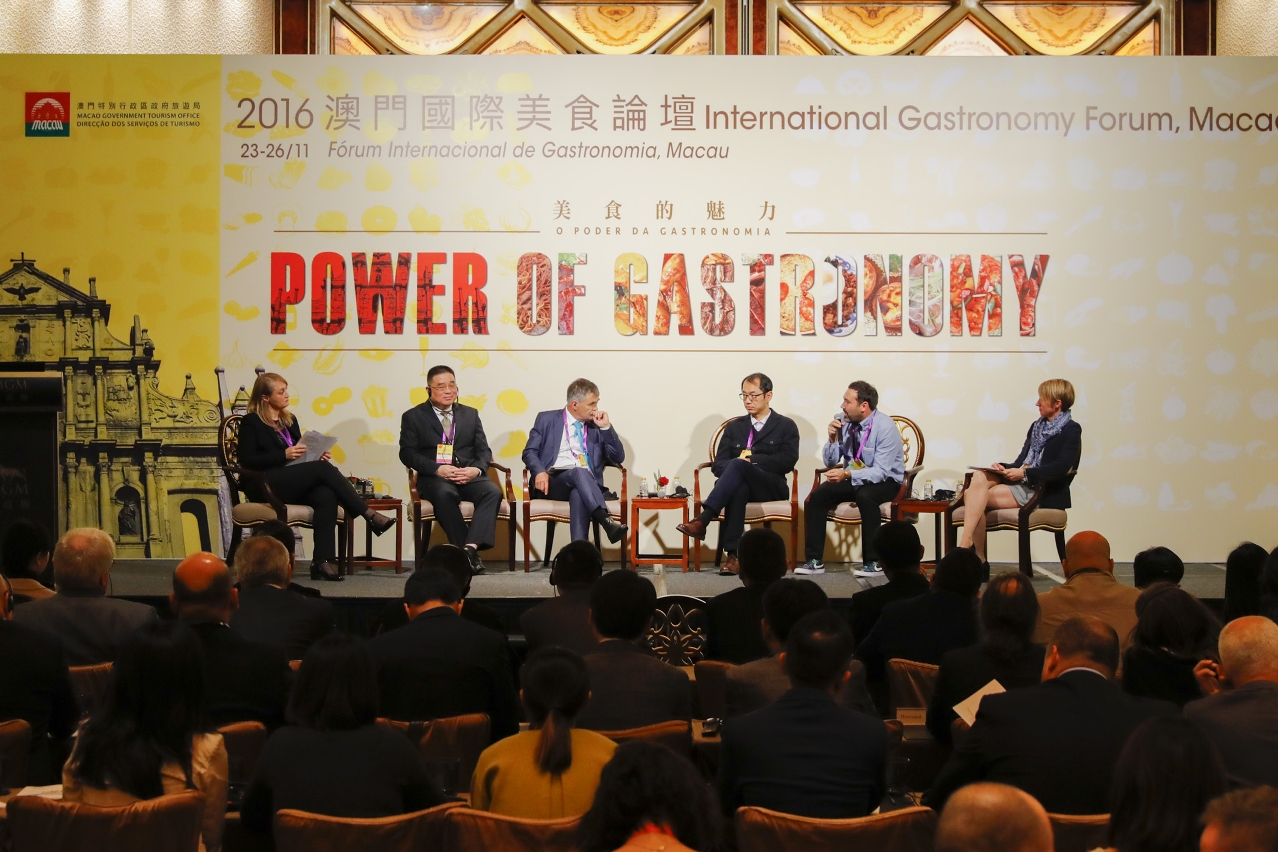 論壇代表在「創意與美食」專題環節上發言